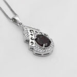 گردنبند نقره زنانه با سنگ گارنت الماس تراش طرح مهدیه - Image 2