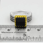 انگشتر عقیق مشکی نقره مردانه طرح دور طلایی هاتف - Image 2