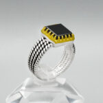 انگشتر عقیق مشکی نقره مردانه طرح دور طلایی هاتف - Image 3