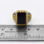 انگشتر عقیق مشکی نقره مردانه طرح دور طلایی مستطیلی حجت - Image 4