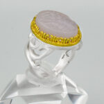 انگشتر عقیق کبود نقره مردانه طرح دور طلایی "الملک لله" - Image 4