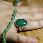 انگشتر مردانه عقیق سبز طرح هامان + حکاکی اسماء الهی - Image 3