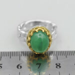 انگشتر عقیق سبز نقره مردانه طرح دورطلایی هوروش - Image 3