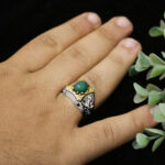 انگشتر عقیق سبز نقره مردانه طرح دور طلایی هوتن - Image 2