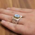 انگشتر فیروزه نیشابوری نقره دست ساز مردانه طرح فاخر دور طلایی حامد - Image 2