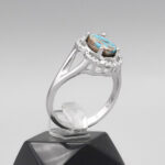 انگشتر فیروزه نیشابوری نقره زنانه طرح کاملیا - Image 3