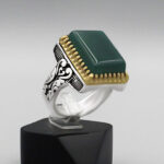 انگشتر عقیق سبز نقره مردانه طرح دور طلایی ثاقب بزرگ ۱ - Image 2