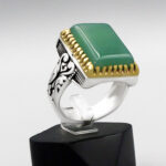 انگشتر عقیق سبز نقره مردانه طرح دور طلایی ثاقب بزرگ ۲ - Image 2