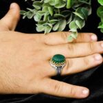 انگشتر عقیق سبز نقره مردانه طرح دور طلایی یانا - Image 3