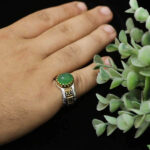 انگشتر عقیق سبز نقره مردانه طرح دورطلایی یاشا - Image 2