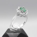 انگشتر زمرد زامبیا الماس تراش نقره زنانه طرح مهناز - Image 2