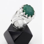 انگشتر زمرد الماس تراش نقره دست مردانه طرح زادمهر - Image 4