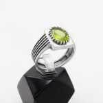 انگشتر زبرجد الماس تراش نقره مردانه طرح کیوان - Image 3