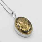 گردنبند حدید صینی نقره طرح دور ساده "آیت الکرسی" + حرز امام جواد (ع) + تربت امام حسین (ع) - Image 3