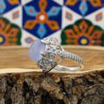 انگشتر عقیق کبود یمنی نقره زنانه طرح طوبی - Image 3