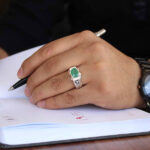 انگشتر زمرد زامبیا الماس تراش نقره دست ساز مردانه طرح ماهانا - Image 2