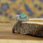 انگشتر زمرد زامبیا الماس تراش نقره زنانه طرح مسحور - Image 4