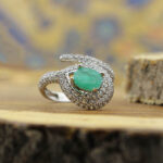 انگشتر زمرد زامبیا الماس تراش نقره زنانه طرح مسحور - Image 3