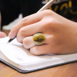 انگشتر حدید صینی نقره مردانه طرح دور طلایی "من یتق الله" - Image 2