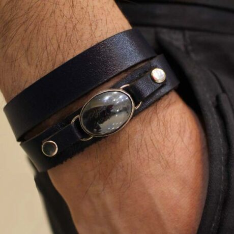 دستبند حدید صینی نقره چرم طبیعی زنانه و مردانه سرمه ای بلند کلاسیک طرح شهراز + حکاکی