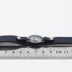 دستبند حدید صینی نقره چرم طبیعی زنانه و مردانه سرمه ای بلند کلاسیک طرح شهراز + حکاکی - Image 2