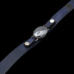 دستبند حدید صینی نقره چرم طبیعی زنانه و مردانه سرمه ای بلند کلاسیک طرح شهراز + حکاکی - Image 3