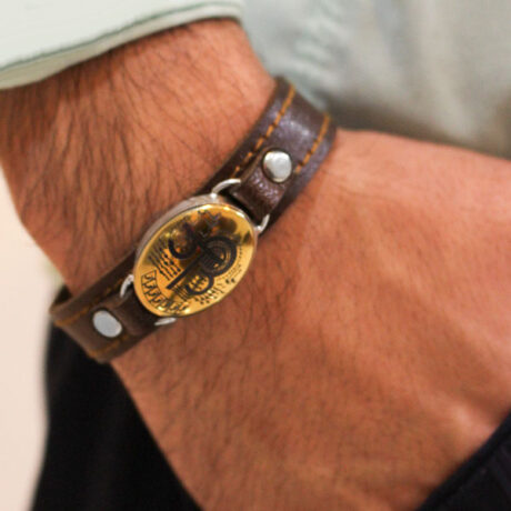 دستبند نقره چرم طبیعی قهوه ای مردانه و زنانه با نگین حدید صینی عین علی (ع)