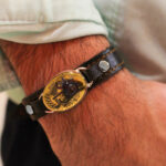 دستبند حدید صینی نقره چرم طبیعی مشکی مردانه و زنانه طرح عین علی (ع) + حرز امام جواد (ع)