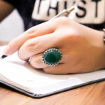 انگشتر عقیق سبز نقره مردانه طرح شبکه ای ضریح - Image 4