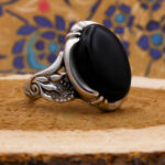انگشتر عقیق مشکی نقره مردانه طرح کوشا - Image 3