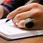 انگشتر عقیق مشکی نقره مردانه طرح دور طلایی "یا قاضی الحاجات" - Image 3