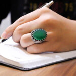 انگشتر عقیق سبز نقره مردانه طرح فاخر گردیا - Image 3