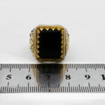 انگشتر عقیق مشکی نقره مردانه طرح دور طلایی مستطیلی گویا - Image 3