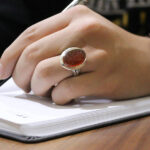 انگشتر عقیق سرخ نقره مردانه طرح پا اردکی یا حسین (ع) - Image 3