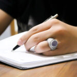 انگشتر عقیق کبود یمنی نقره مردانه طرح مرصاد - Image 2