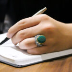 انگشتر عقیق سبز نقره مردانه طرح دور طلایی مصدق - Image 4