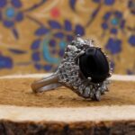 انگشتر عقیق مشکی نقره زنانه طرح ملوک - Image 3