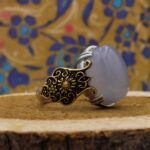 انگشتر عقیق کبود نقره مردانه طرح دور طلایی مهبان - Image 3