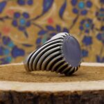 انگشتر عقیق کبود یمنی نقره مردانه طرح مهبود - Image 3