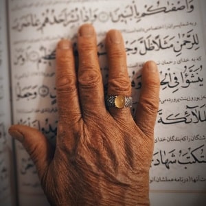 انگشتر شرف الشمس در کدام دست باید باشد