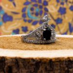 انگشتر عقیق مشکی نقره زنانه طرح ساریان - Image 2