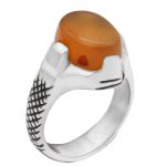 انگشتر عقیق سرخ یمنی نقره مردانه دست ساز طرح آرتینا