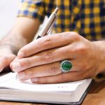 انگشتر عقیق سبز نقره مردانه طرح حکمت - Image 2