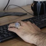 انگشتر عقیق کبود یمنی نقره مردانه طرح آزادمنش - Image 4