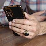 انگشتر عقیق مشکی نقره مردانه طرح دور طلایی ارشک - Image 3