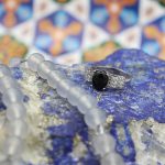 انگشتر عقیق مشکی نقره زنانه طرح بهرخ - Image 2