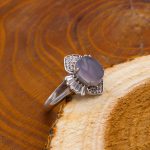 انگشتر عقیق کبود یمنی نقره زنانه طرح ناتالیا - Image 2