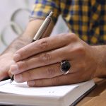 انگشتر عقیق مشکی نقره مردانه و زنانه طرح مشتاق - Image 2