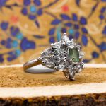 انگشتر زمرد الماس تراش نقره زنانه طرح انتصار - Image 2