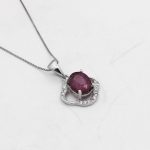 گردنبند یاقوت سرخ الماس تراش نقره زنانه طرح پوپک - Image 2